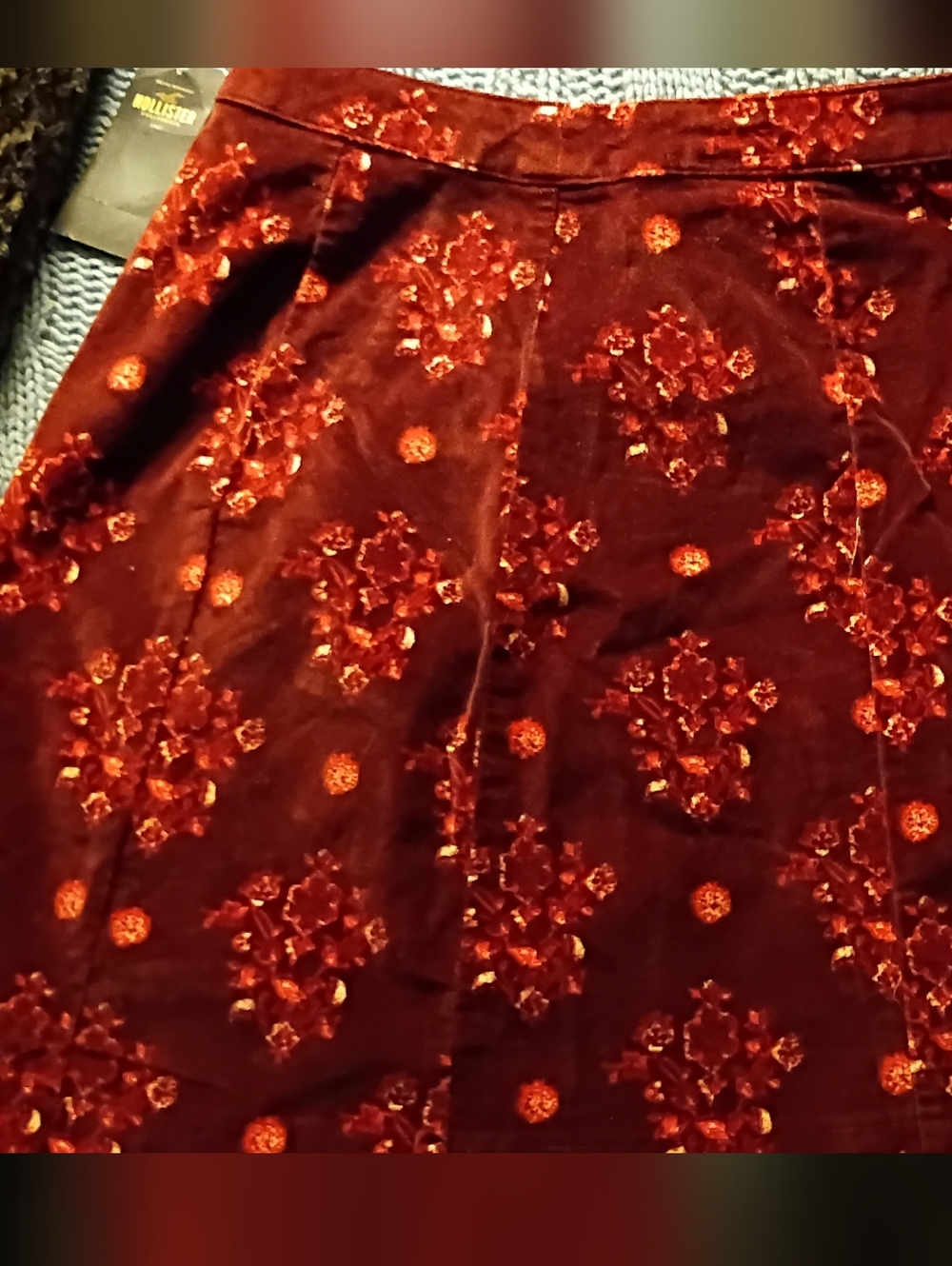 NWT HOLLISTER JR WOMENS  BURGUNDY FLORAL BUTTON UP FRONT VELVET MINI SKIRT SZ 1